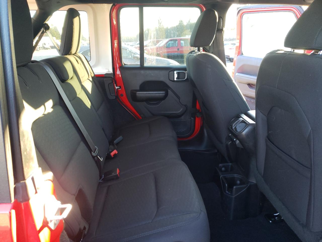 1C4HJXDG2KW646379 - 2019 Jeep wrangler