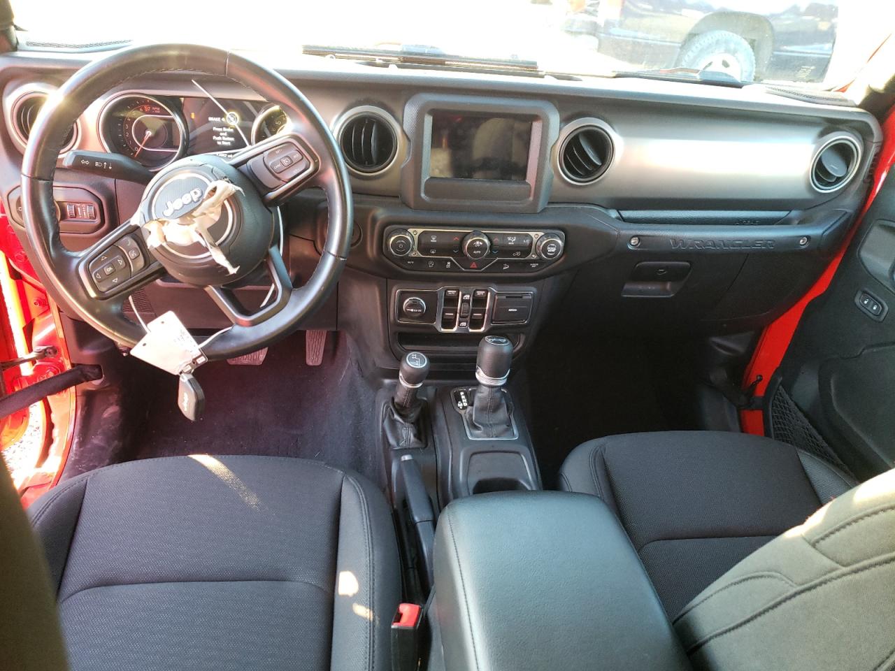 1C4HJXDG2KW646379 - 2019 Jeep wrangler