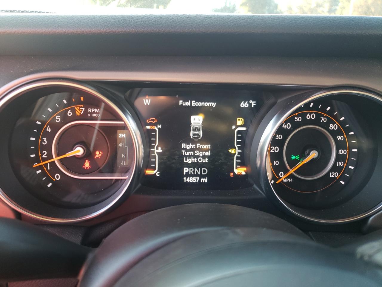 1C4HJXDG2KW646379 - 2019 Jeep wrangler